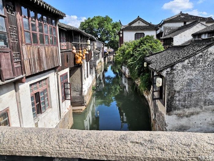 胡锡进:老胡为今天的股市表现难过